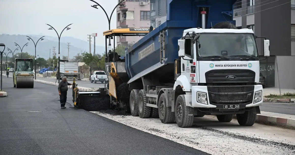 Manisa Büyükşehir’den Soma’da 3 kilometrelik asfalt çalışması