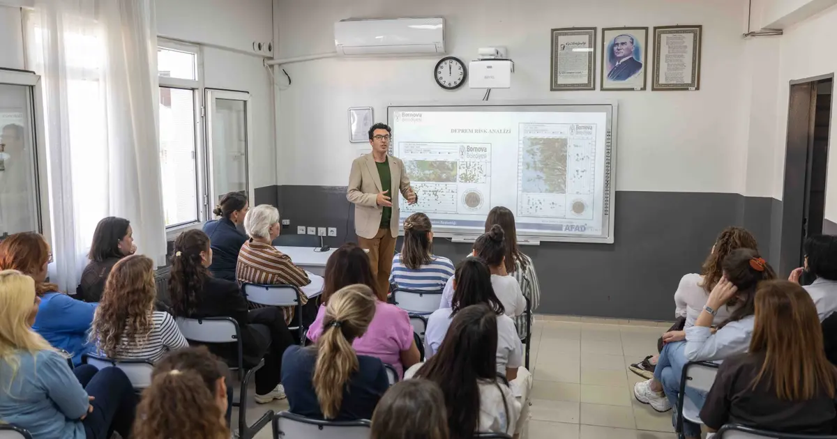 Bornova’da geleceğin eğitim neferlerine temel afet bilinci