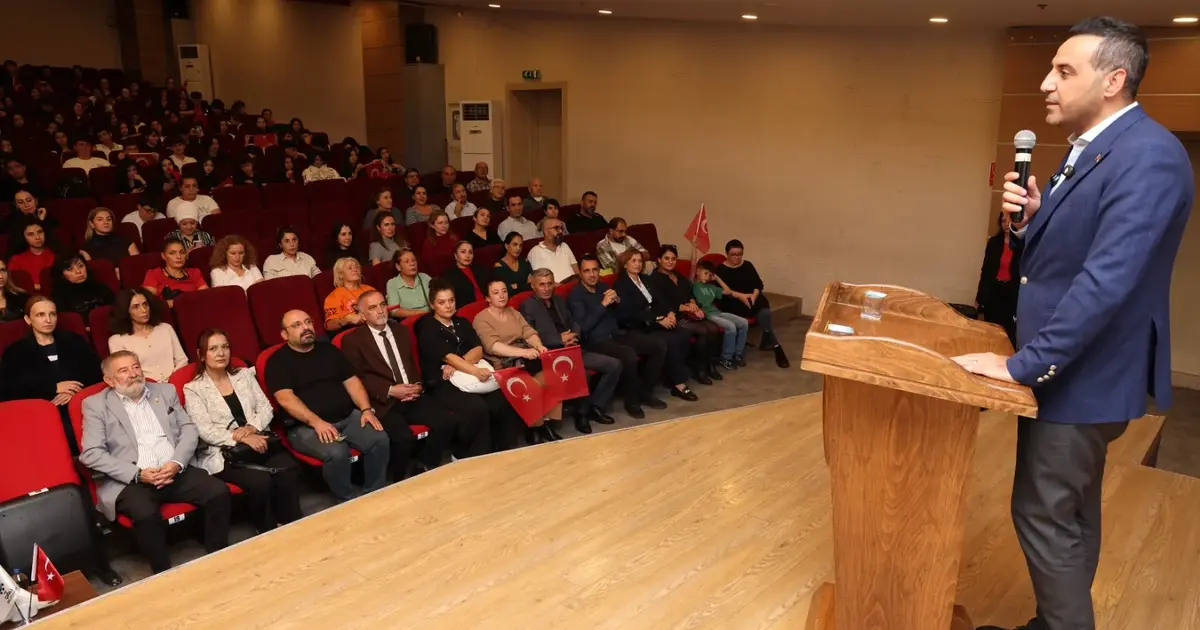 İzmir Çiğli’de Cumhuriyet coşkusu fotoğraf sergisi ile taçlandı