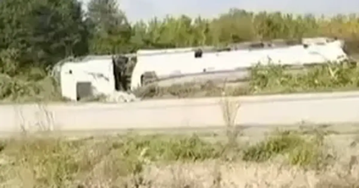 Düzce'de benzin yüklü tanker devrildi - Gündem Haberleri