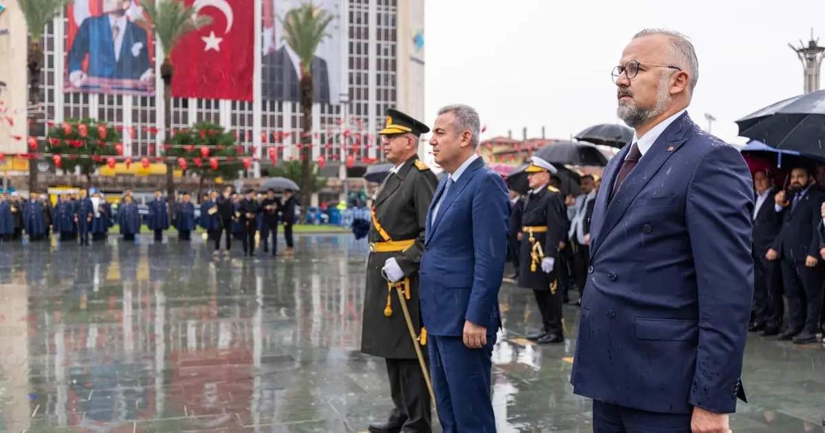 İzmir'de Cumhuriyet coşkusu başladı