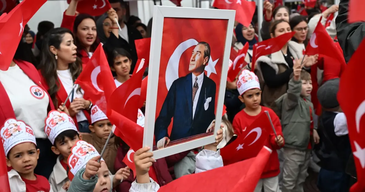 Manisa'da çocukların Cumhuriyet ve bayram sevinci - Gündem Haberleri