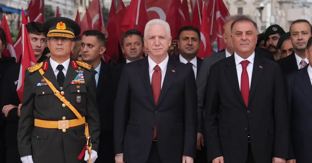 Cumhuriyetin 103. yılı için Taksim'de çelenk