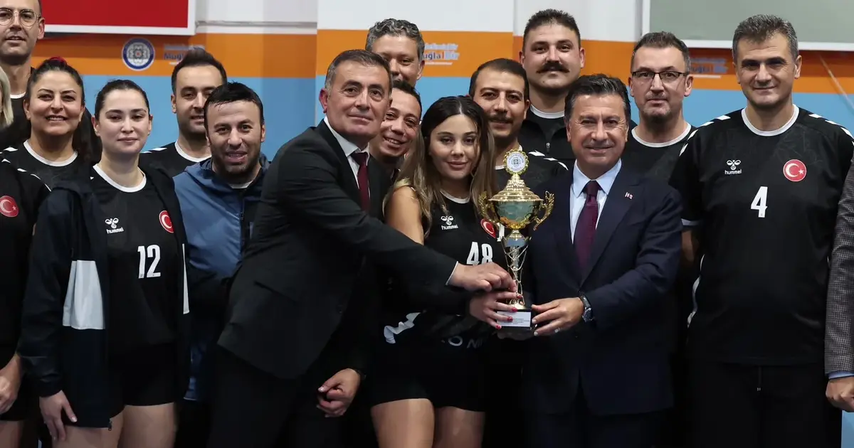 Muğla'da Cumhuriyet Kupası’nda personel sahaya çıktı