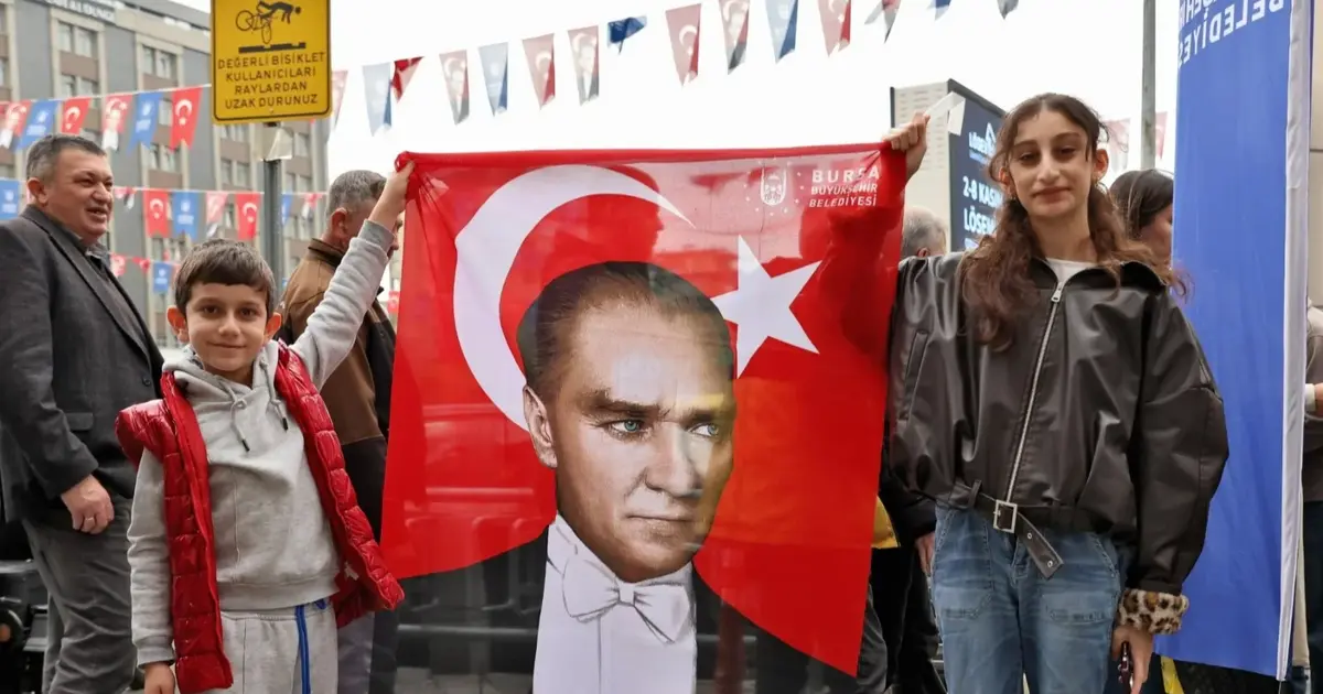 Bursa Büyükşehir'den 29 Ekim'e özel 'Ata Posteri'
