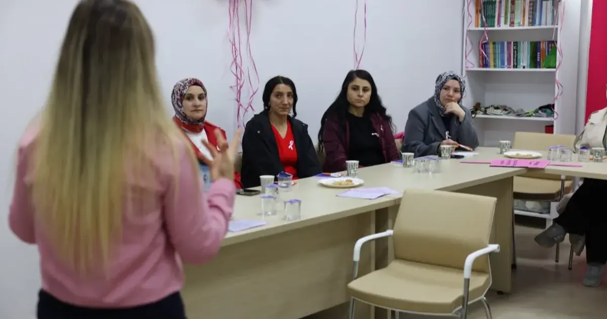 Pembe farkındalıkla erken teşhise güçlü vurgu