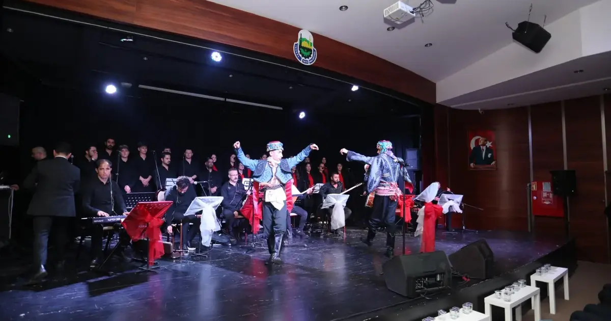 Bursa İnegöl'de Gençlik Korosu'ndan Cumhuriyet'e özel konser