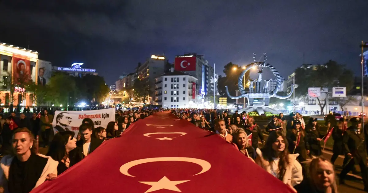 Başkentliler meşalelerle 2. Meclis’e yürüdü