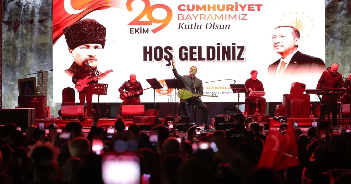 Keçiören'de Cumhuriyet coşkusuna Uğur Işılak konseri