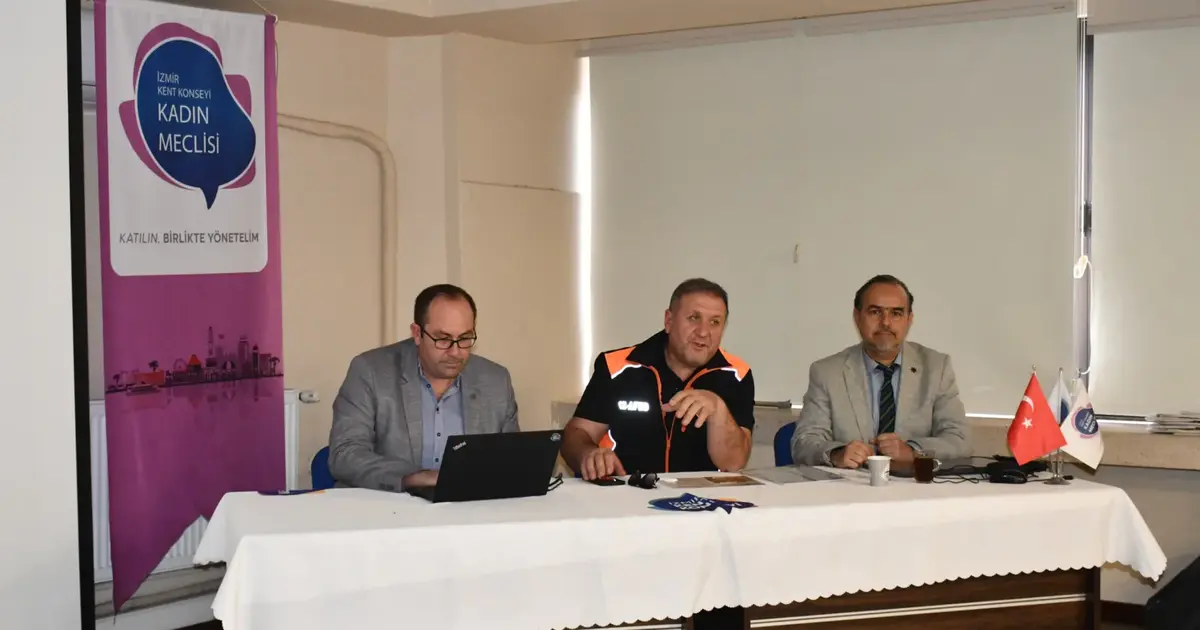 İzmir Kent Konseyi'nden 'kentsel dönüşüm' paneli