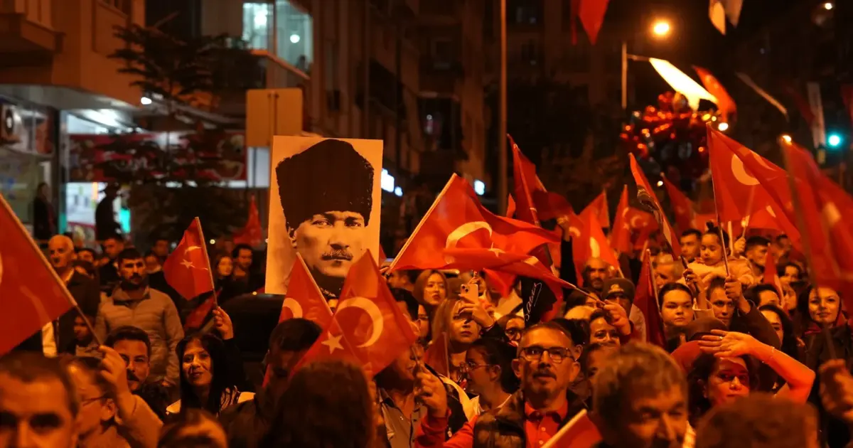 Binlerce Denizlili Cumhuriyet için yürüdü