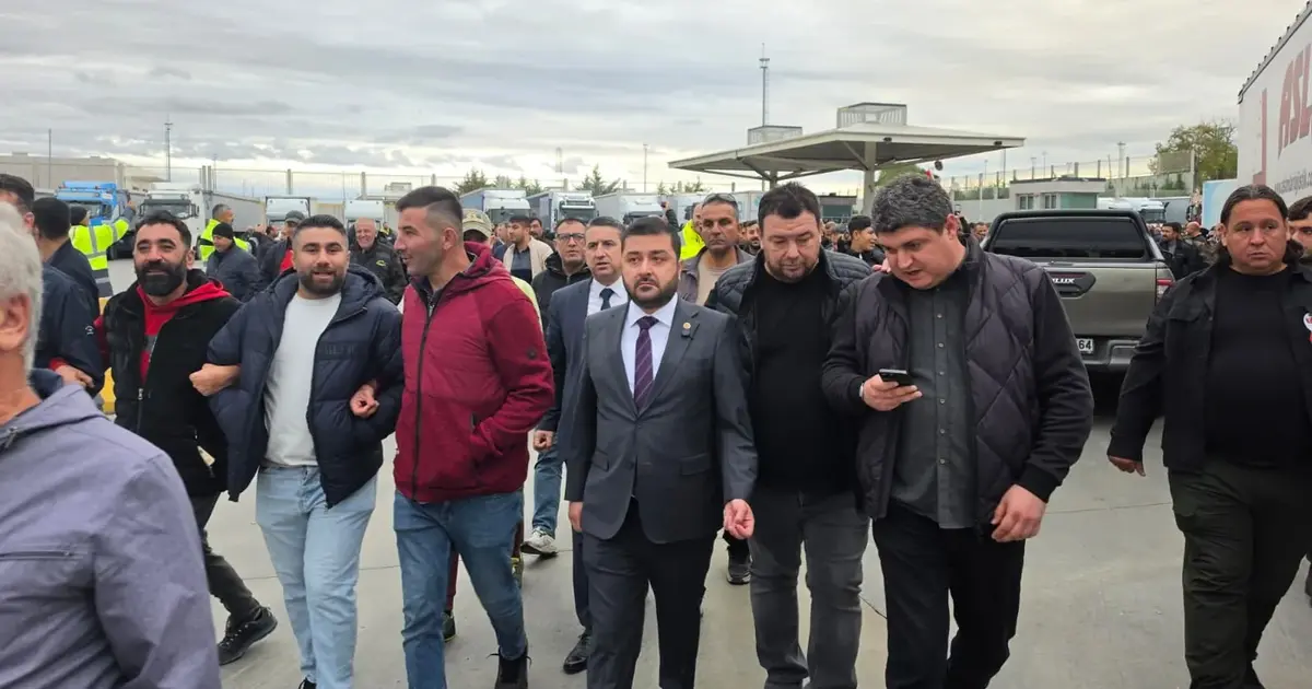 Kapıkule'de tır şoförlerinin vize isyanı! Yazgan'dan hizmet pasaportu çağrısı