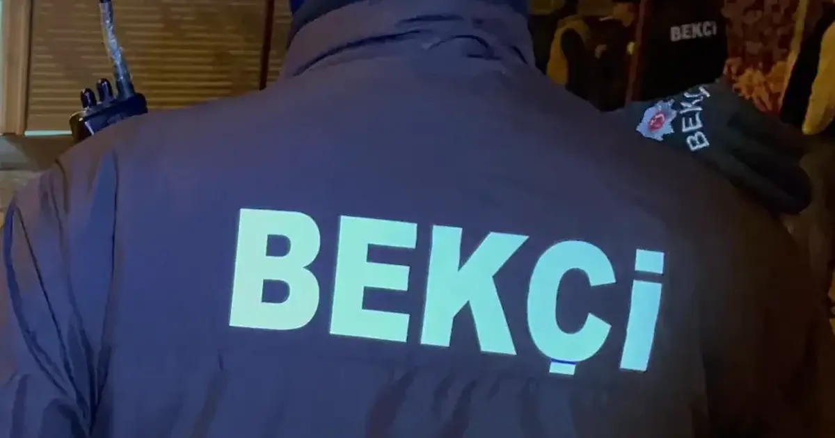İstanbul'da okul önündeki tartışma... Bekçi, veliyi ayağından vurdu!
