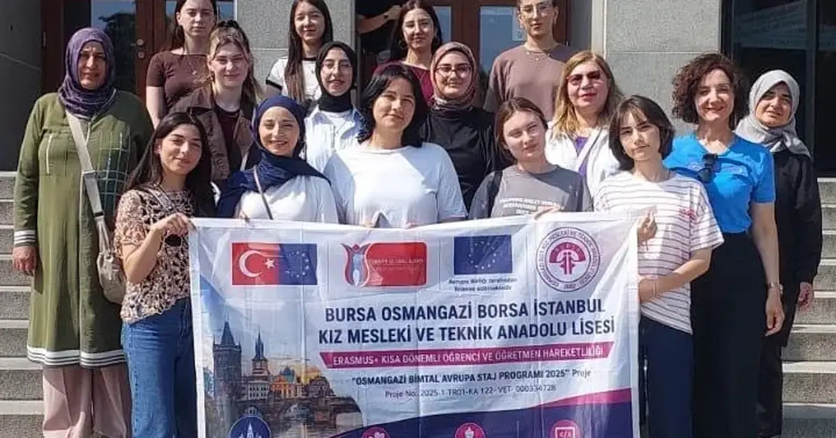 Bursa Osmangazi'de liseli öğrencilerden Prag stajı