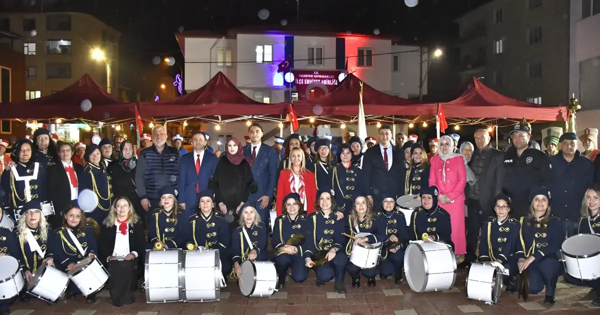 Bursa Yenişehir'in Kadın Bandosu, Pazaryeri'nde sahne aldı