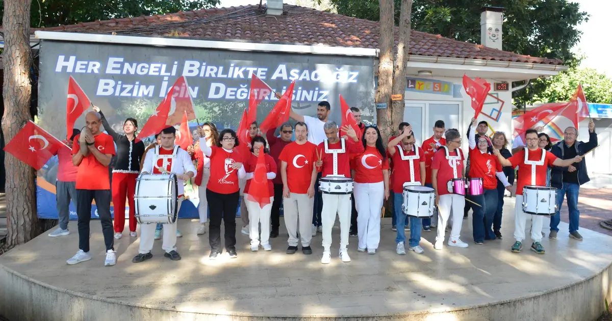Özel gereksinimli bireylerden Cumhuriyet coşkusu