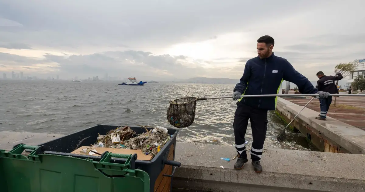 Körfez’de yağmur sonrası yüzey temizliği