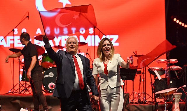 Bursa'da Coşkulu Zafer Bayramı Kutlaması