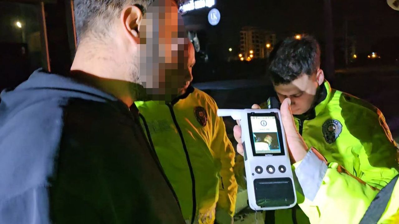 Alkollü sürücü kaza yaptı, yaralanan eşini suçladı: "Direksiyonu kırdı"