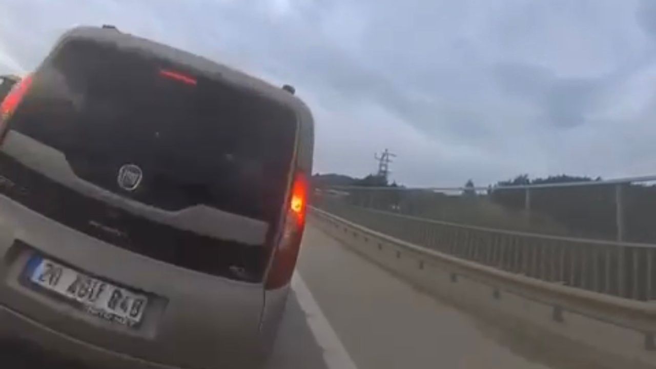 Bursa otobanda hızla giden motosikletli çarptığı araca girdi